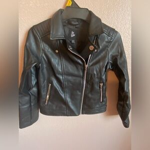 Girls black  faux leather jacket. Size 6/6x good condition.